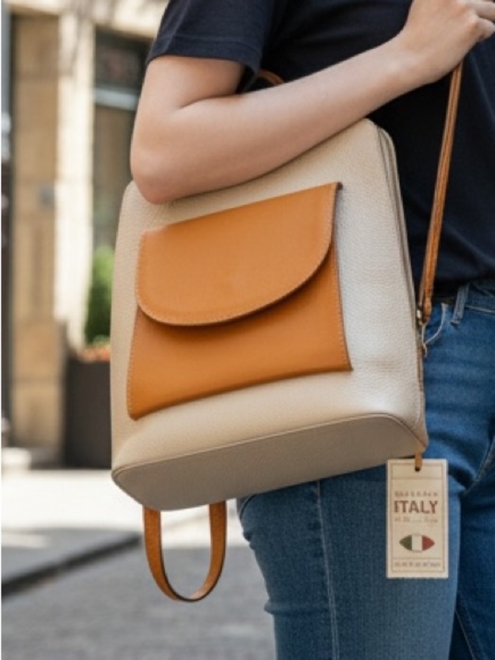 Leather Two-Tone Beige and Tan Women’s Backpack/Crossbody/Shoulder bag, new - Picture 2 of 10